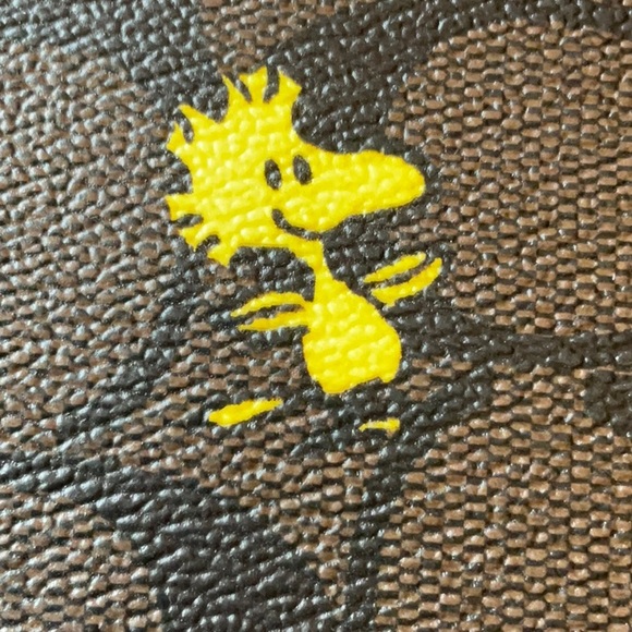 COACH X PEANUTS CORNER ZIP WRISTLET WITH WOODSTOCK PRINT - Picture 12 of 15